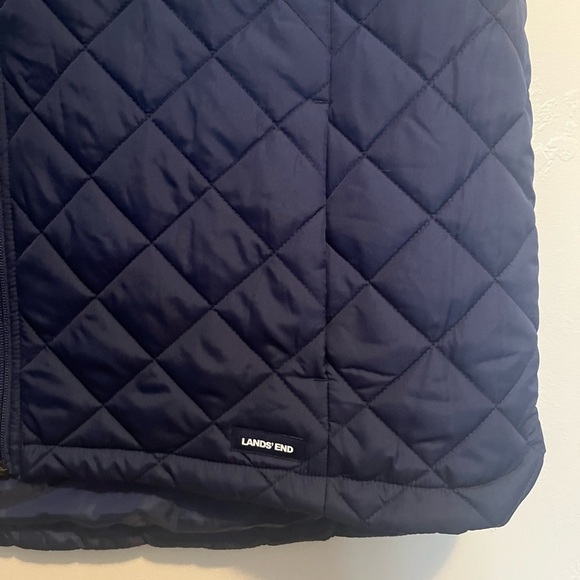 Lands' End Women's FeatherFree Insulated Vest in Navy - Picture 5 of 9